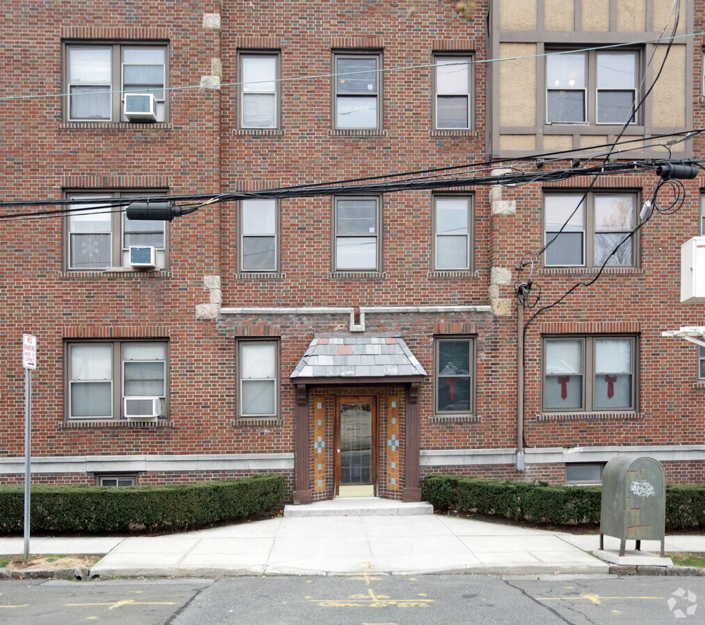 Photo - 2 Lockwood Ave