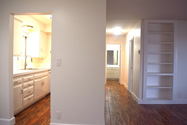 Photo - Sea Cliff Apartments