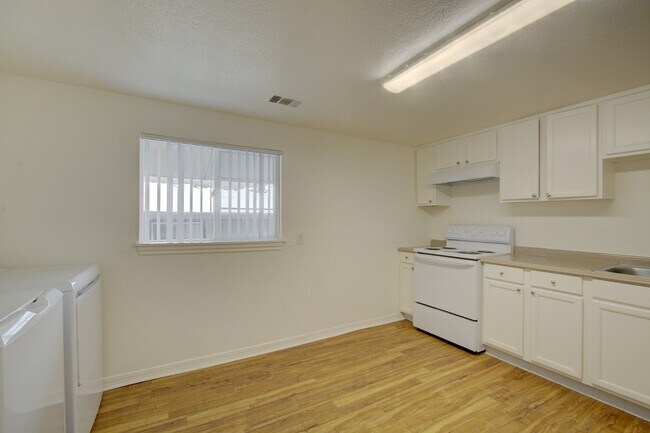 8101-8195 W 9th Ave Unit 8121