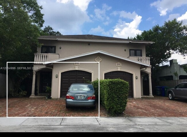 Building Photo - 3268 SW 25th Ter Unit 1a