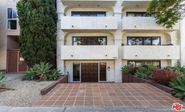 1601 Veteran Ave Unit 101