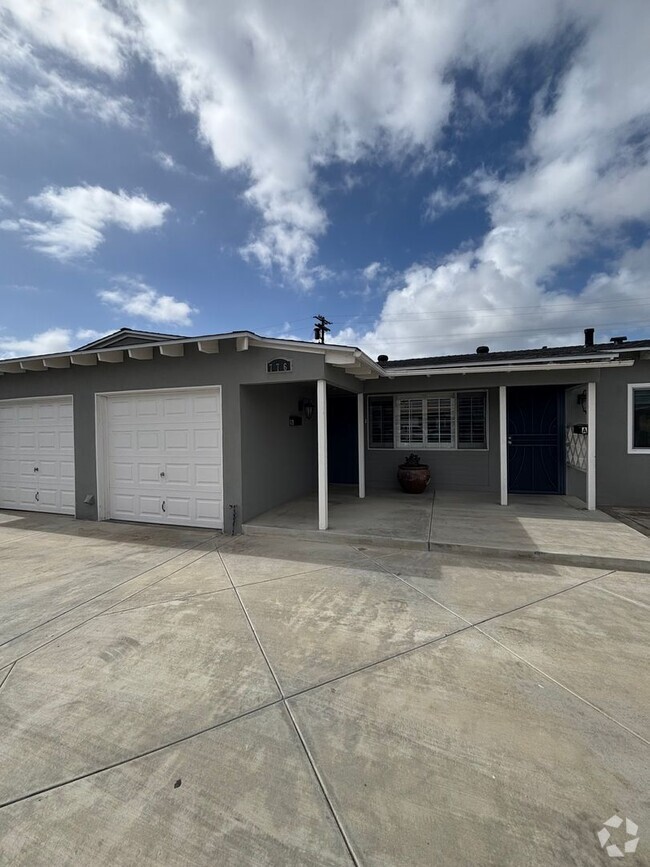 Building Photo - 2 bedrooms 1 bath duplex in Chula Vista. Rental