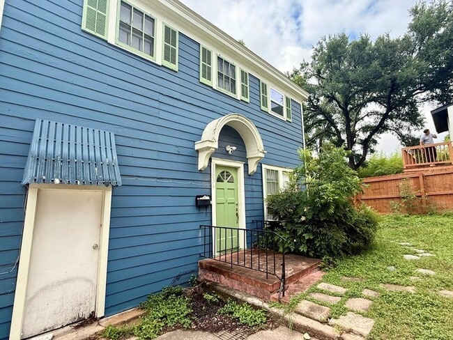 Building Photo - 3305 Duval St Unit B