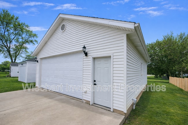 Photo - 141 W Lane Ave