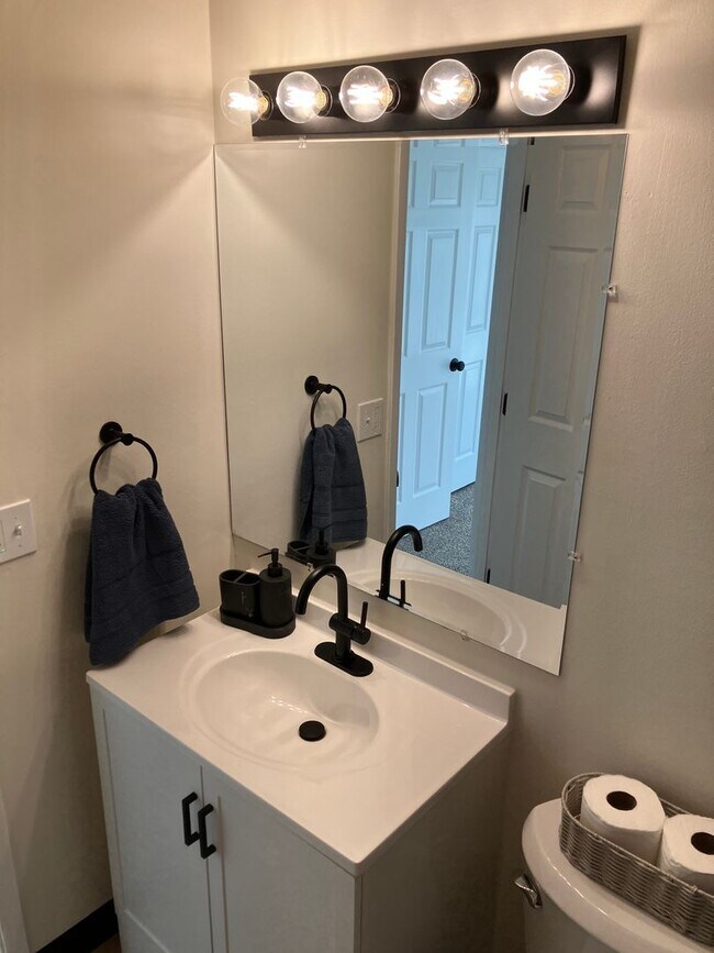 Photo - Black Friday Move-in Special! Up to $500 off! Unidad 29-1459 Henley of Troy LLC