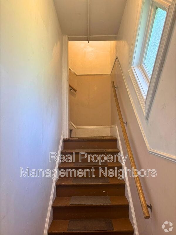 Building Photo - 1717 Plainfield Ave NE Rental