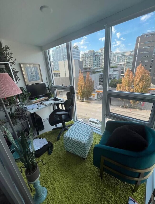 Photo - 180 2nd Av E