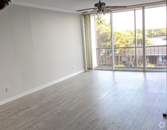 Building Photo - 4501 NE 21st Ave Rental