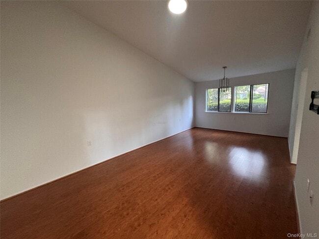 Photo - 20 Strathmore Gate Dr
