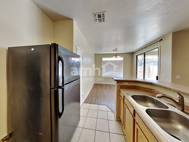 Photo - 766 S Jesse St