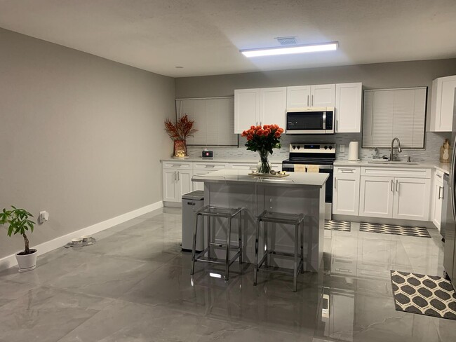 Building Photo - 3093 Pinehurst Dr