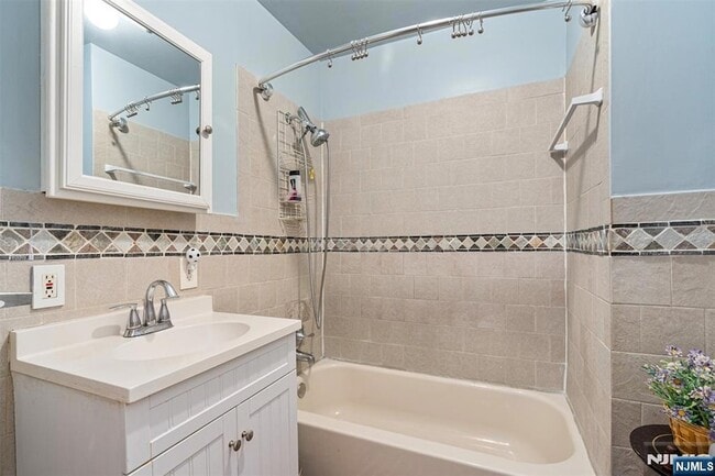 Photo - 53 Poplar Ave