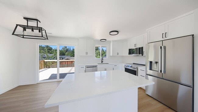 Photo - 4 Bed 3 Bath - Excellent Condition - Island Hospital - NAS Whidbey