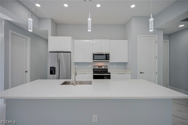 Photo - 872 Spaulding St E