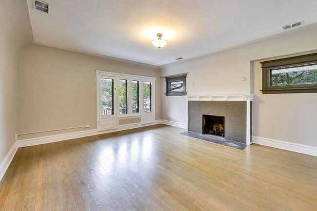 Photo - 1601 W Touhy Ave