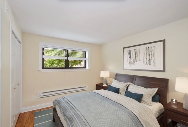 Photo - 555 W Arlington Pl