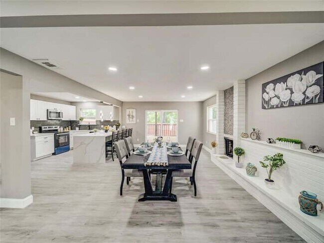 Open floor plan - 4028 Treeline Dr