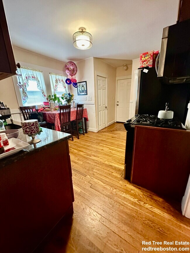 Photo - 62 Litchfield St