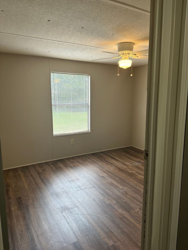 Photo - 103 Davis Rd E