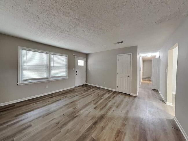 Photo - 415 Plainville Dr SW