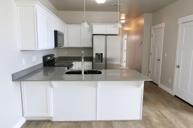 Photo - Lovely Top Level Condo For Rent