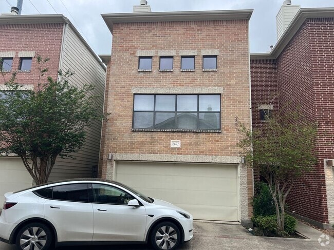 Building Photo - 8672 Meadowcroft Dr Rental