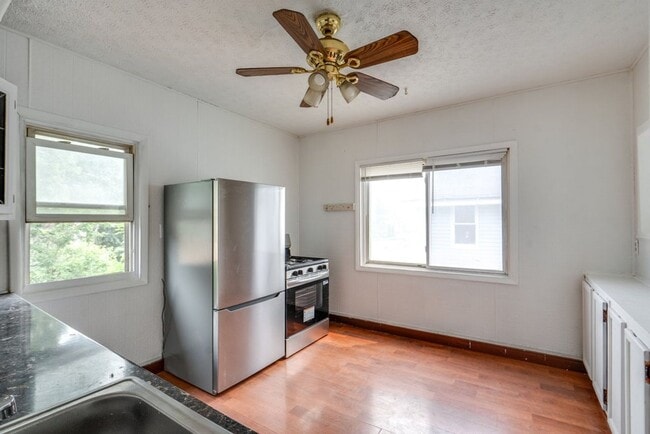 Photo - 2118 Denison Ave Unit UP - 3bd/1.5ba