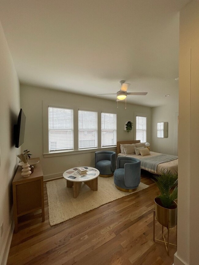 Photo - 449 E. Ponce