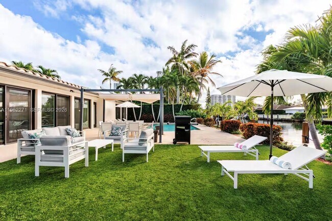 636 Hibiscus Dr
