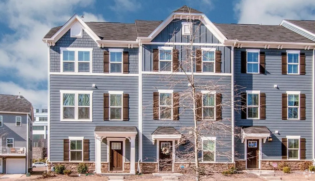 Building Photo - Stunning 3-bedroom, 2.5-bathroom, 2 car ga... Rental
