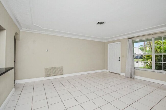 Photo - 71 18th Ave S