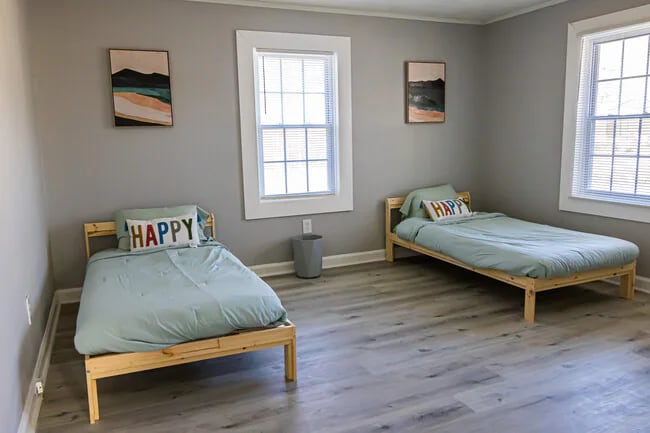 Photo - 4152 Baker St NE