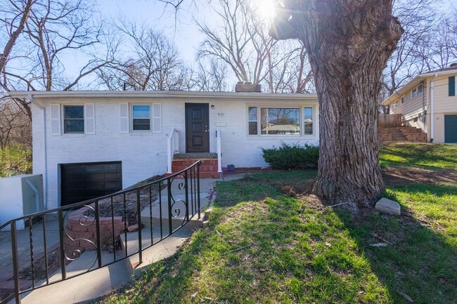 Photo - Gorgeous 4 bed 2 bath single-family home i...