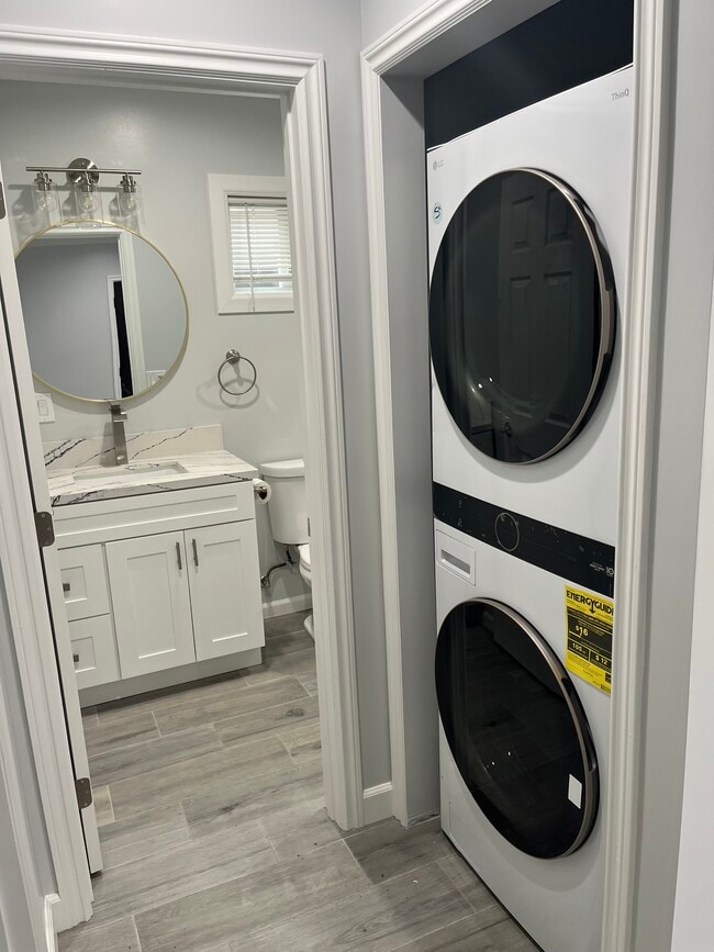 Photo - 728 E Harvard Pl