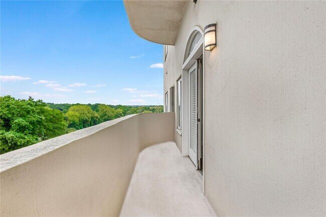 Photo - 2161 Peachtree Rd Unidad 305