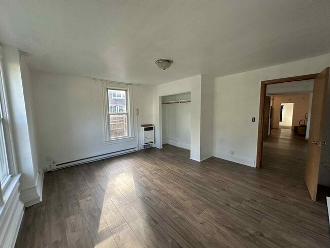 Building Photo - 545 Brainerd Ave Unit 1 Rental