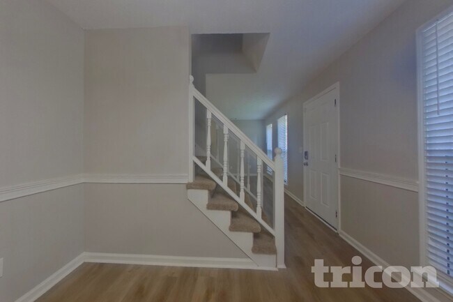 Photo - 1182 Plunkett Way