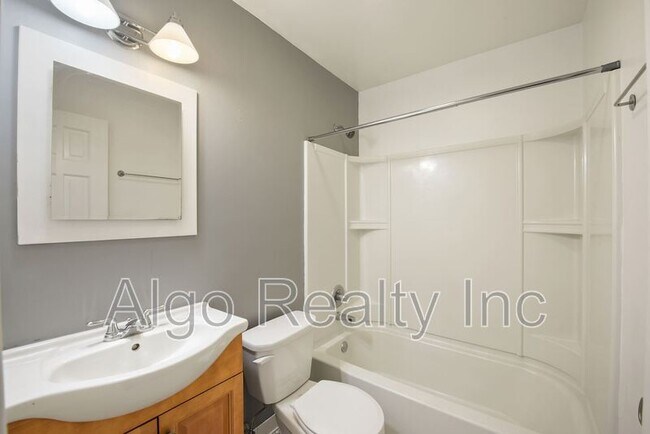 Photo - 729 E 16th St