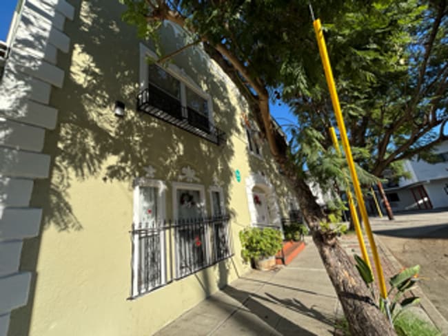 1109 Laguna