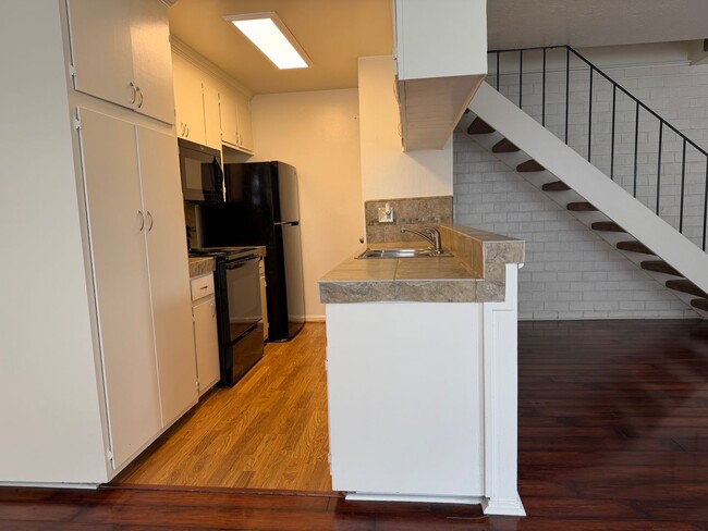 Photo - 2 story updated townhouse In Rosemont 2/1