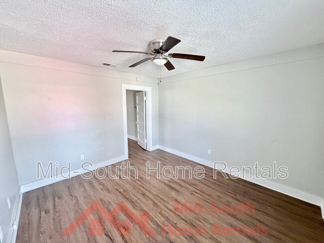 Photo - 2263 Hunter Ave