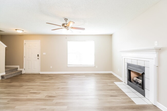 Photo - 4834 Hopewood Ln