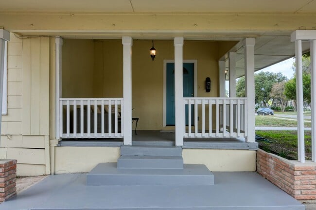 Photo - 1932 W Huisache Ave