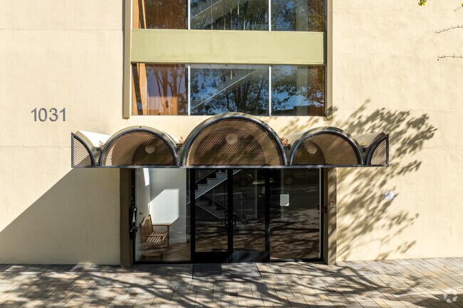 Entrada principal - Crestview Apartments