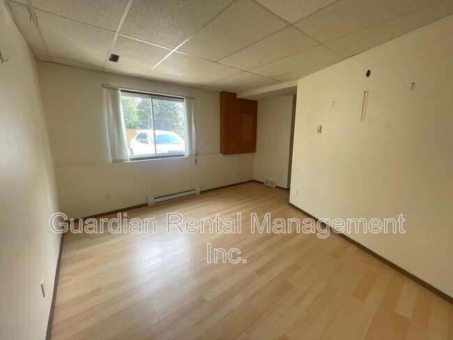 Photo - 460 Dewe Ave Unit A