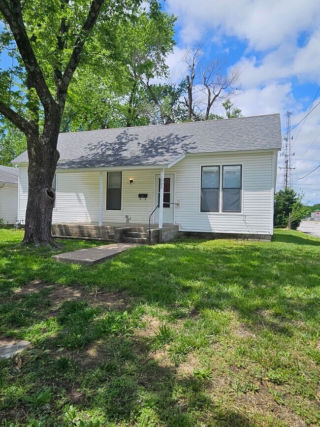 3 bed, 1 bath in a great location! Beautif... - 3 bed, 1 bath in a great location! Beautif... Casa