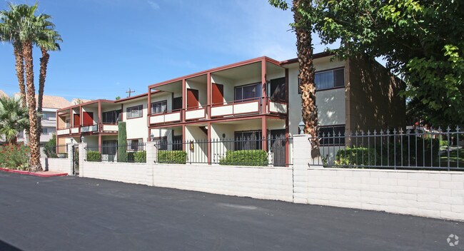 Primary Photo - Country Club Shadows