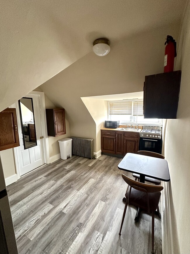 Building Photo - 700 13th Ave Unit 3 Rental