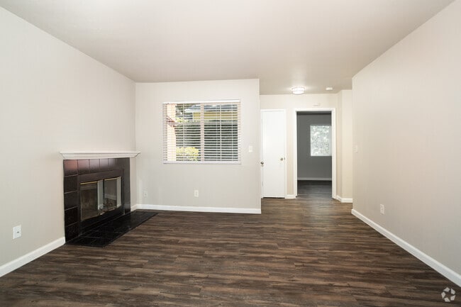 2BR, 2BA - 960SF