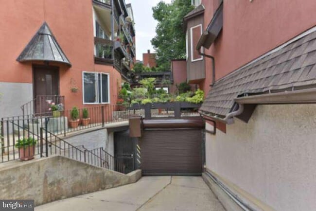 Building Photo - 8 Rex Ave